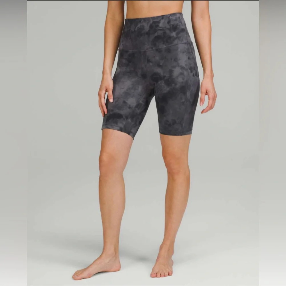 Lululemon Align High-Rise Short with Pockets 8"
Diamond Dye Pitch Grey
